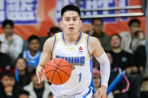 媒体人：TPBL联赛球队给陈盈骏开出了联赛历史最大合同 邀其加盟